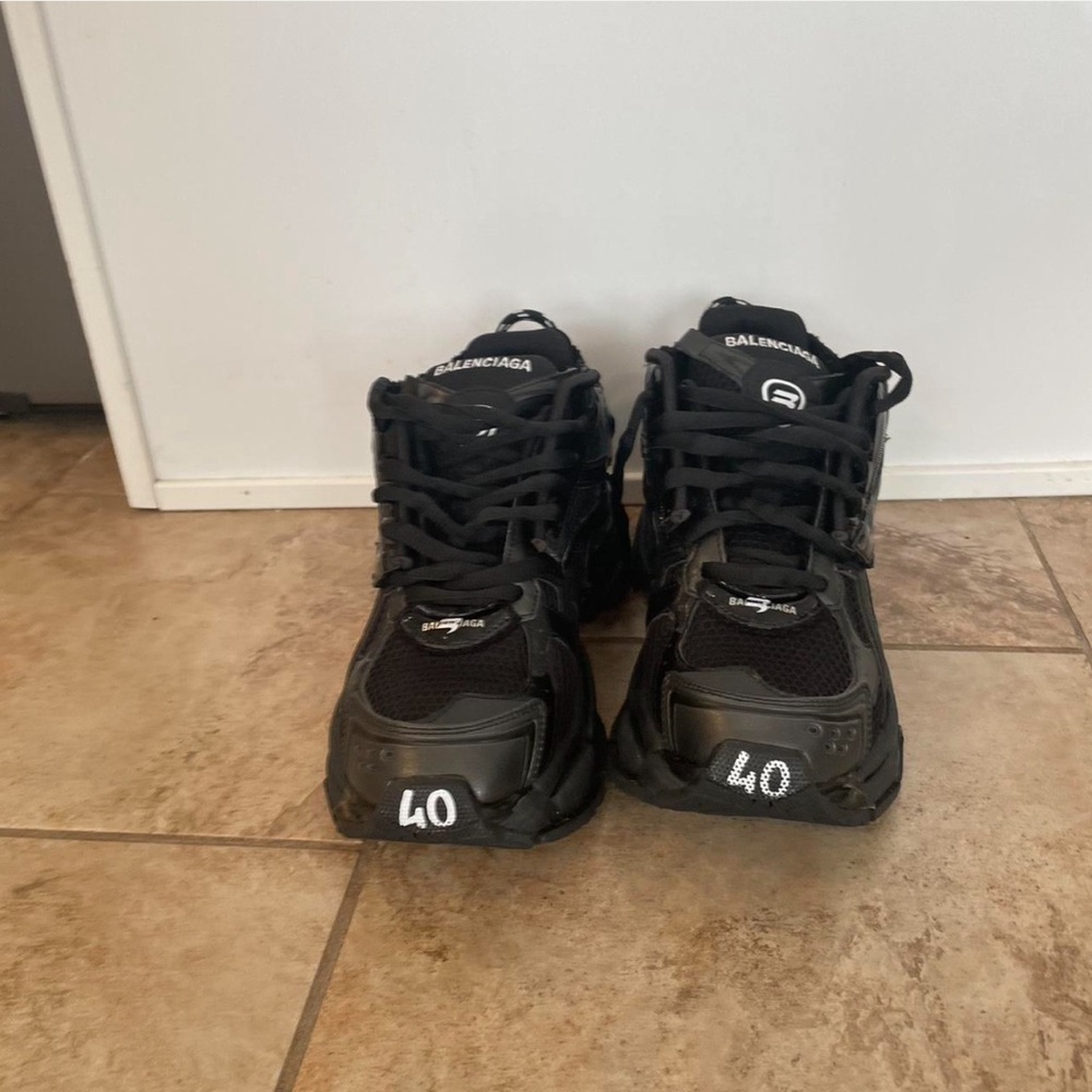 Balenciaga runners black